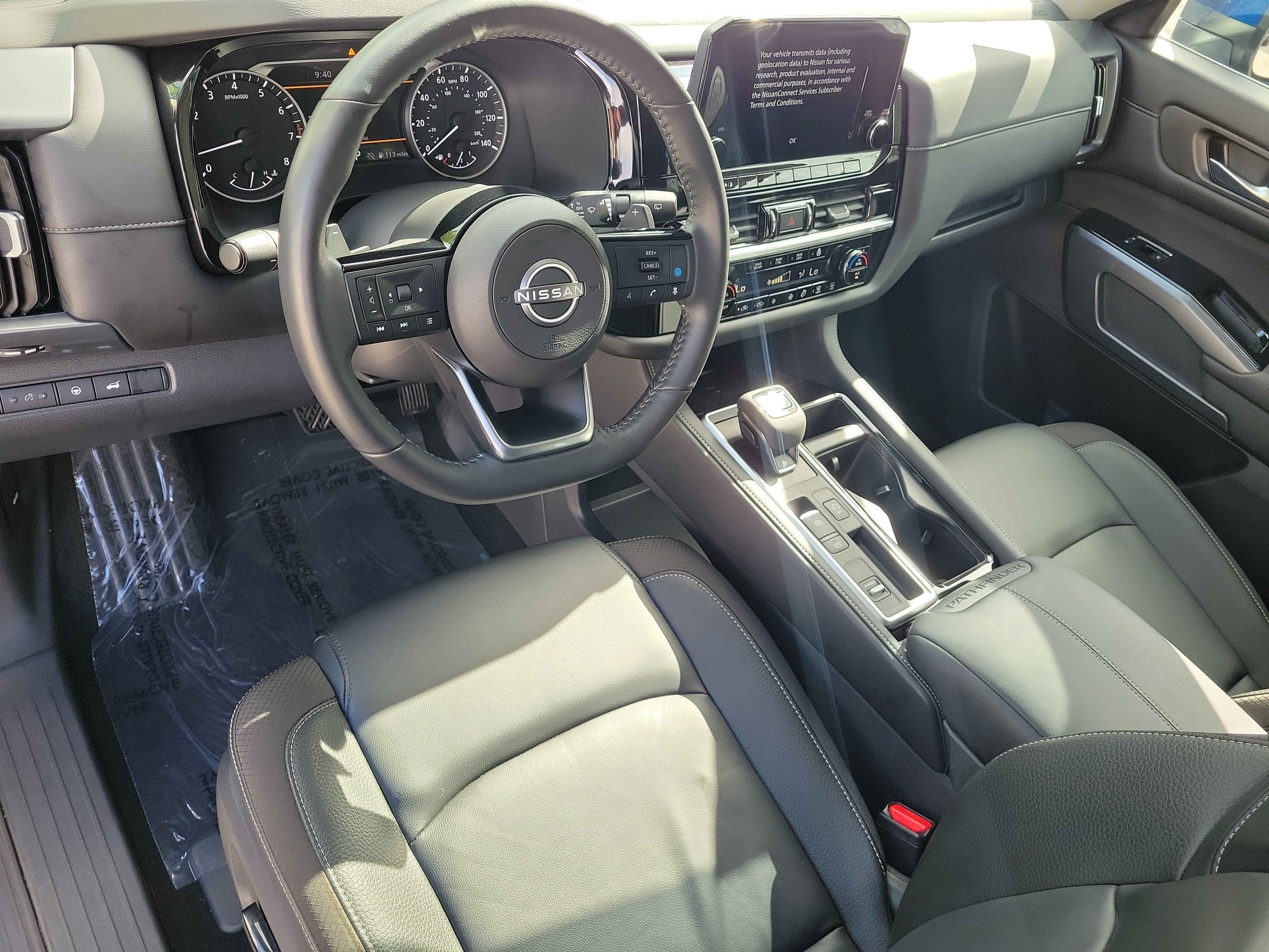 2025 Nissan Pathfinder SL