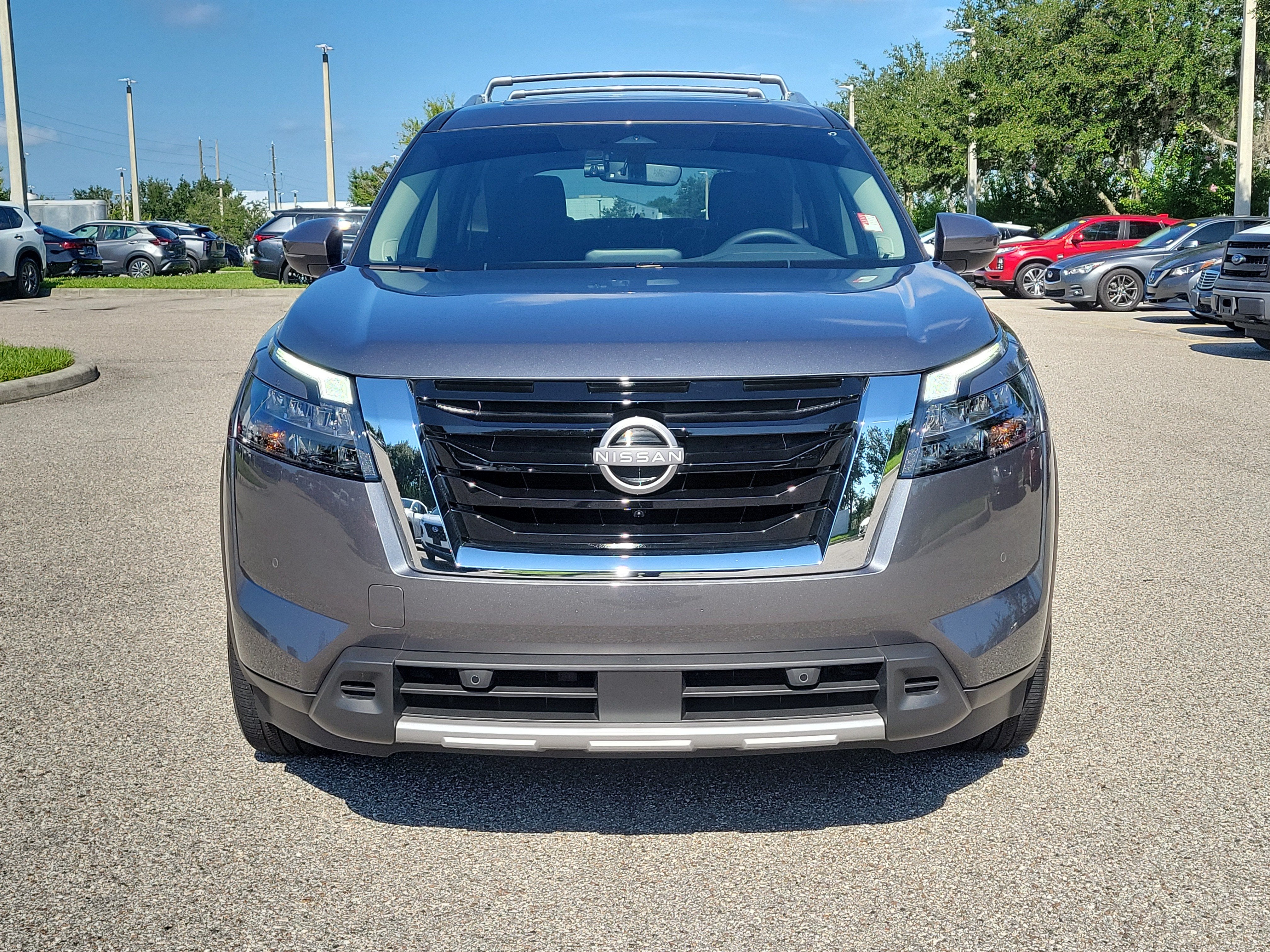 2025 Nissan Pathfinder SL