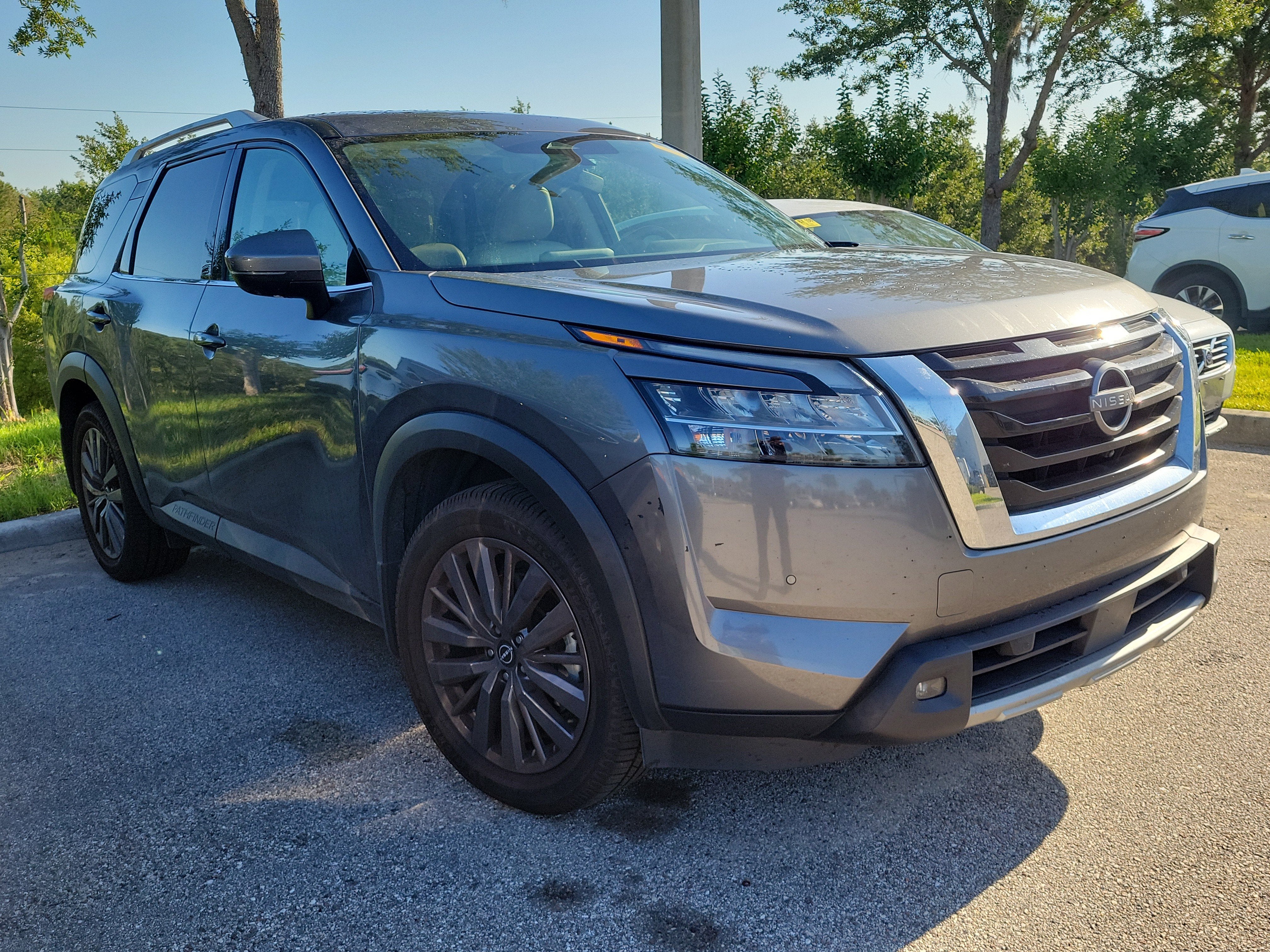 2023 Nissan Pathfinder SL
