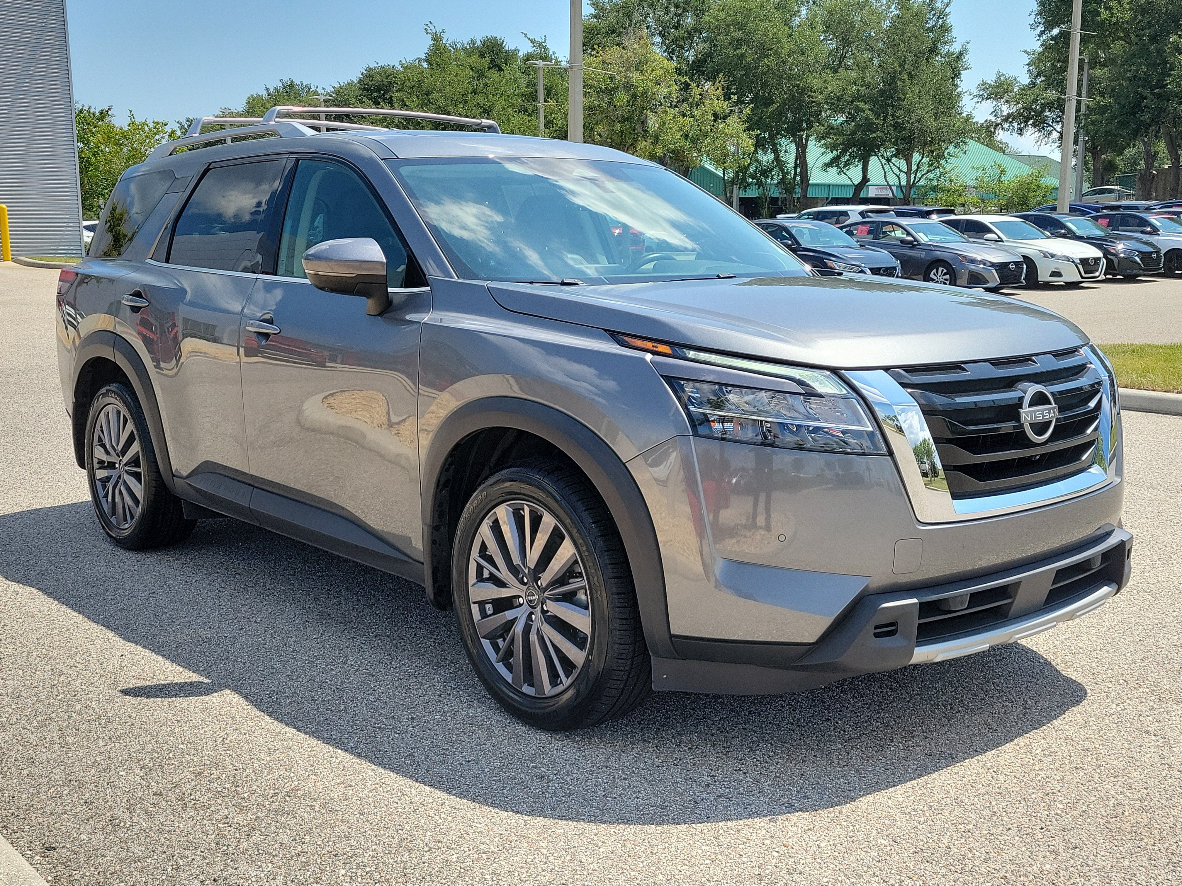 2023 Nissan Pathfinder SL