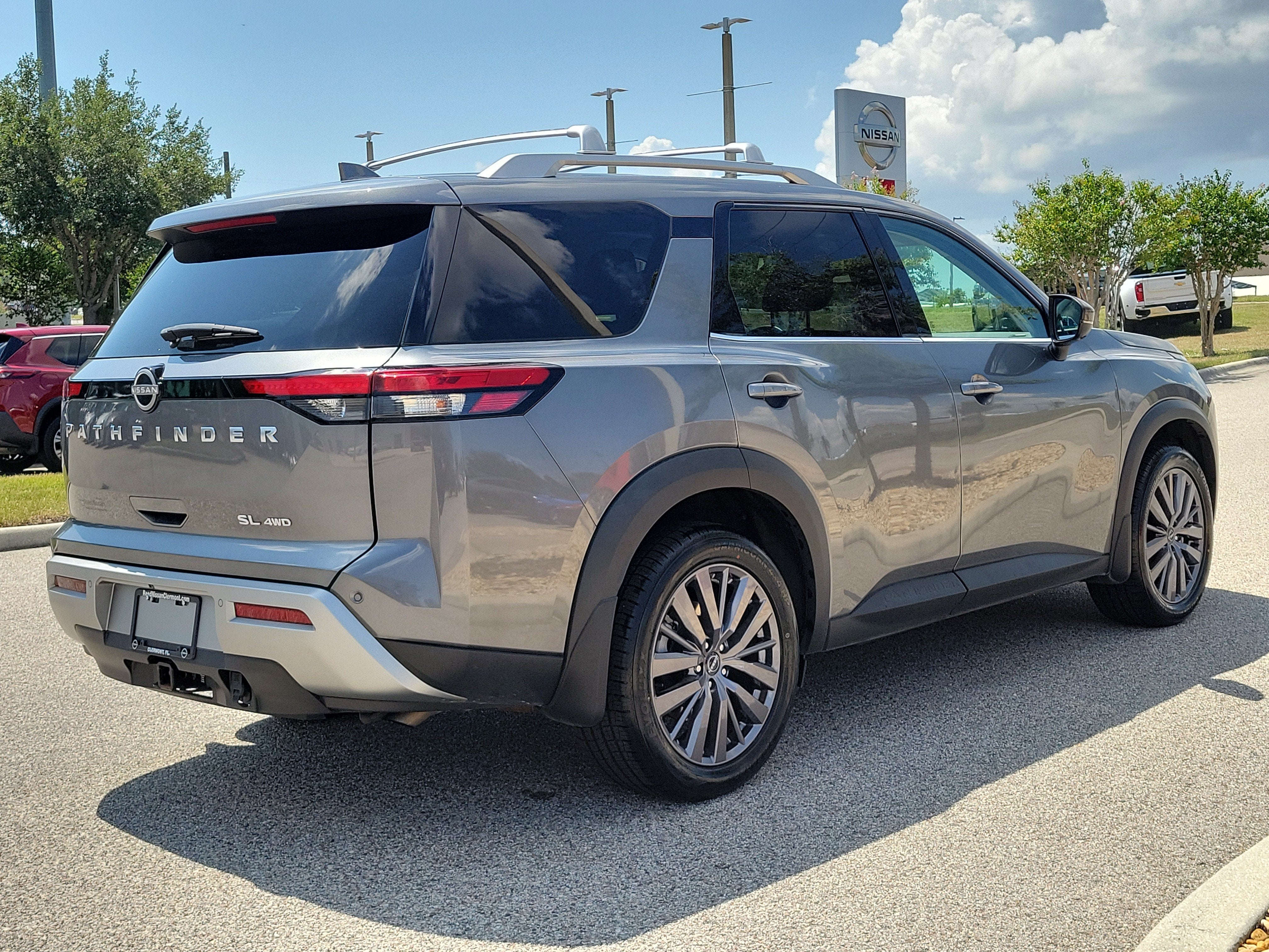2023 Nissan Pathfinder SL