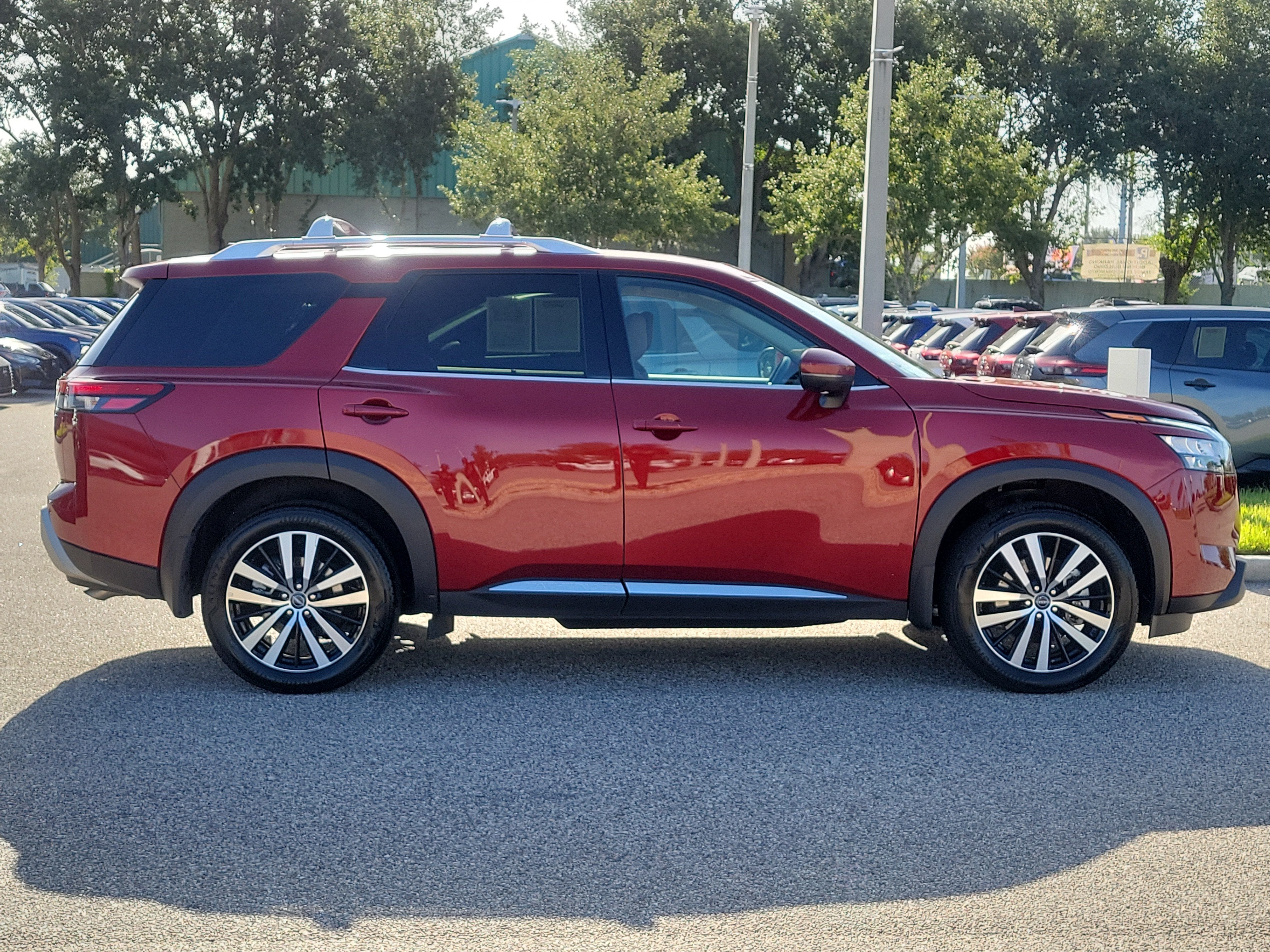 2025 Nissan Pathfinder Platinum