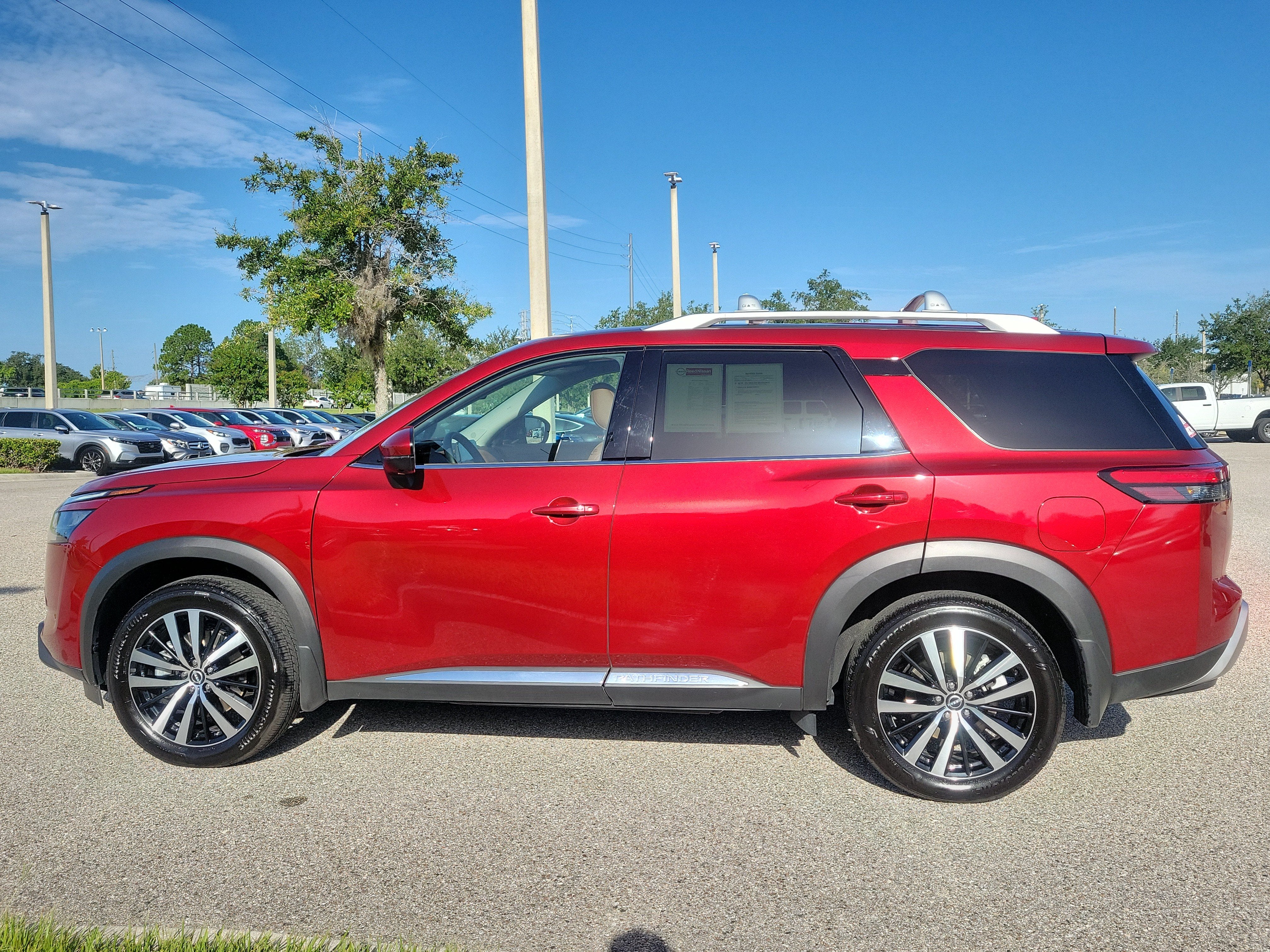 2025 Nissan Pathfinder Platinum
