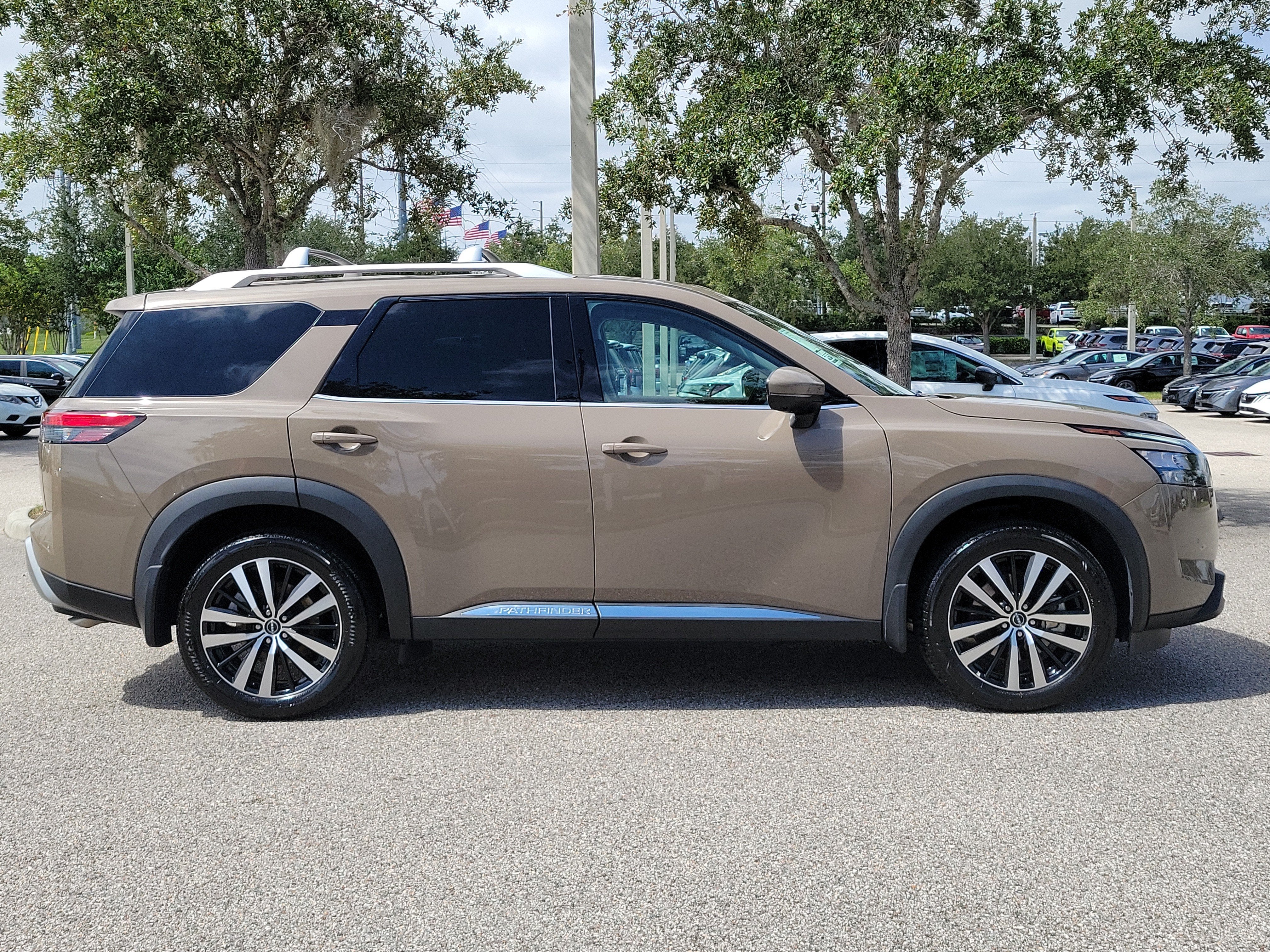 2025 Nissan Pathfinder Platinum