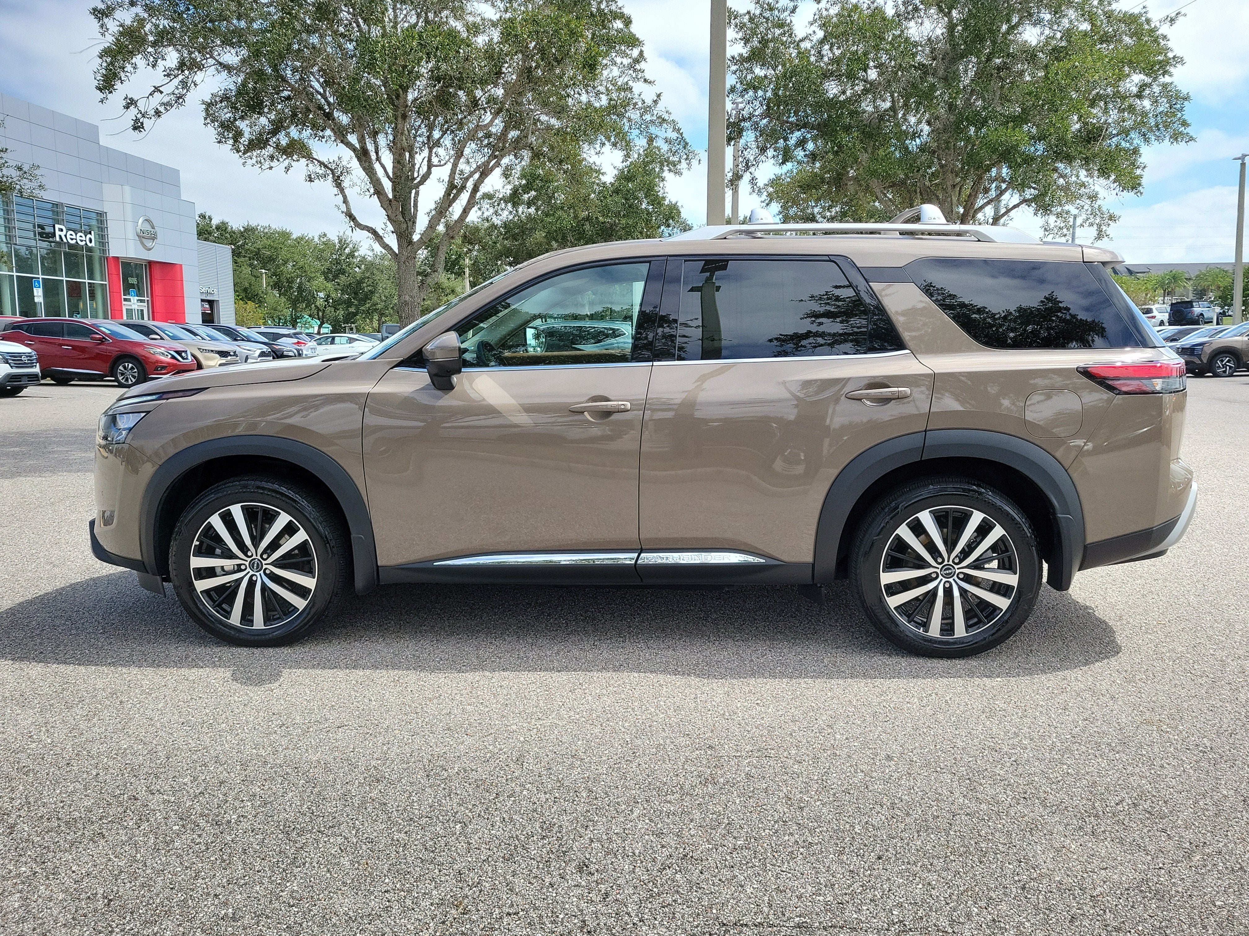 2025 Nissan Pathfinder Platinum