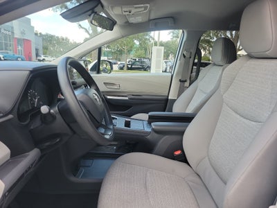2024 Toyota Sienna LE