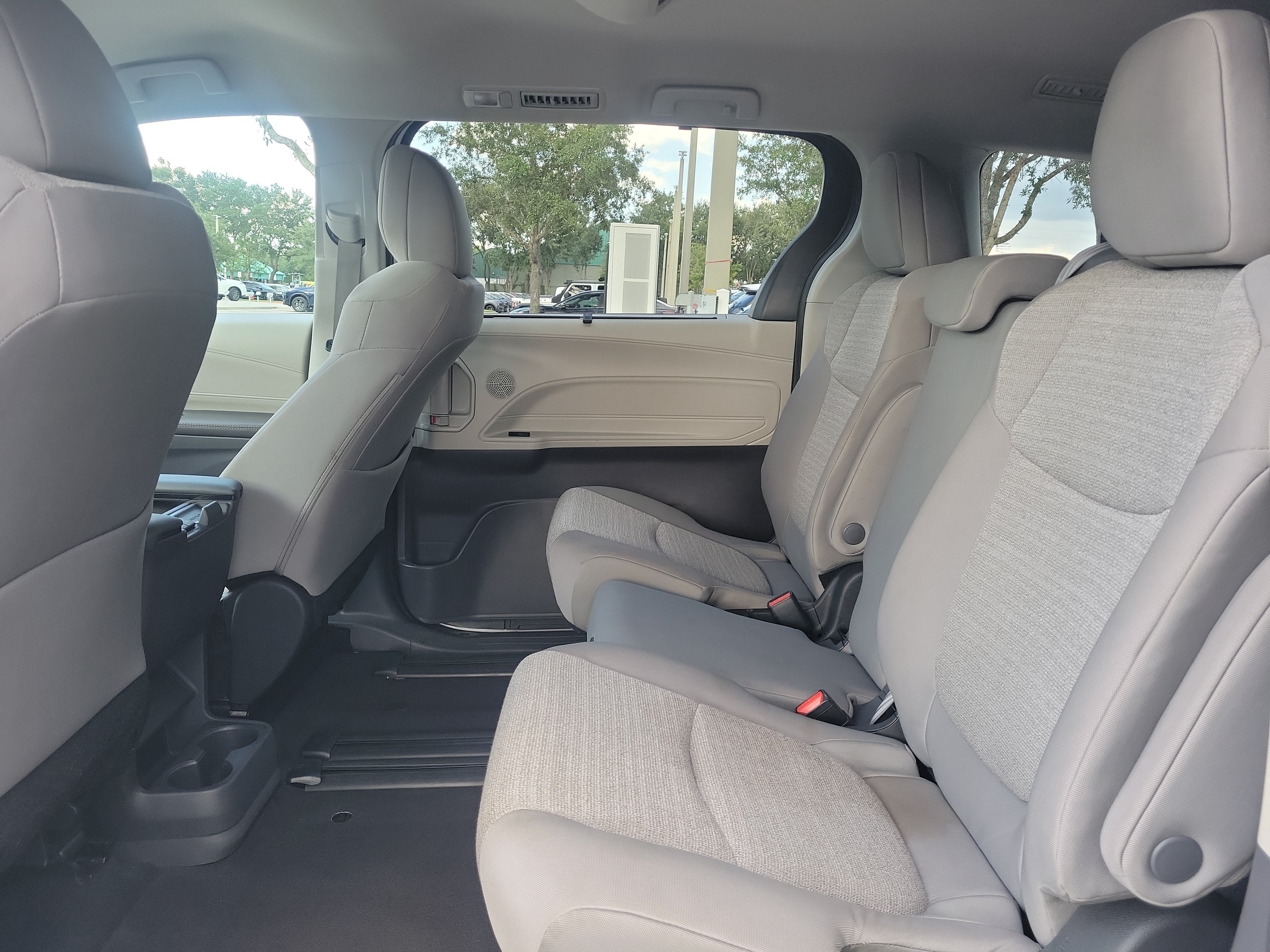 2024 Toyota Sienna LE