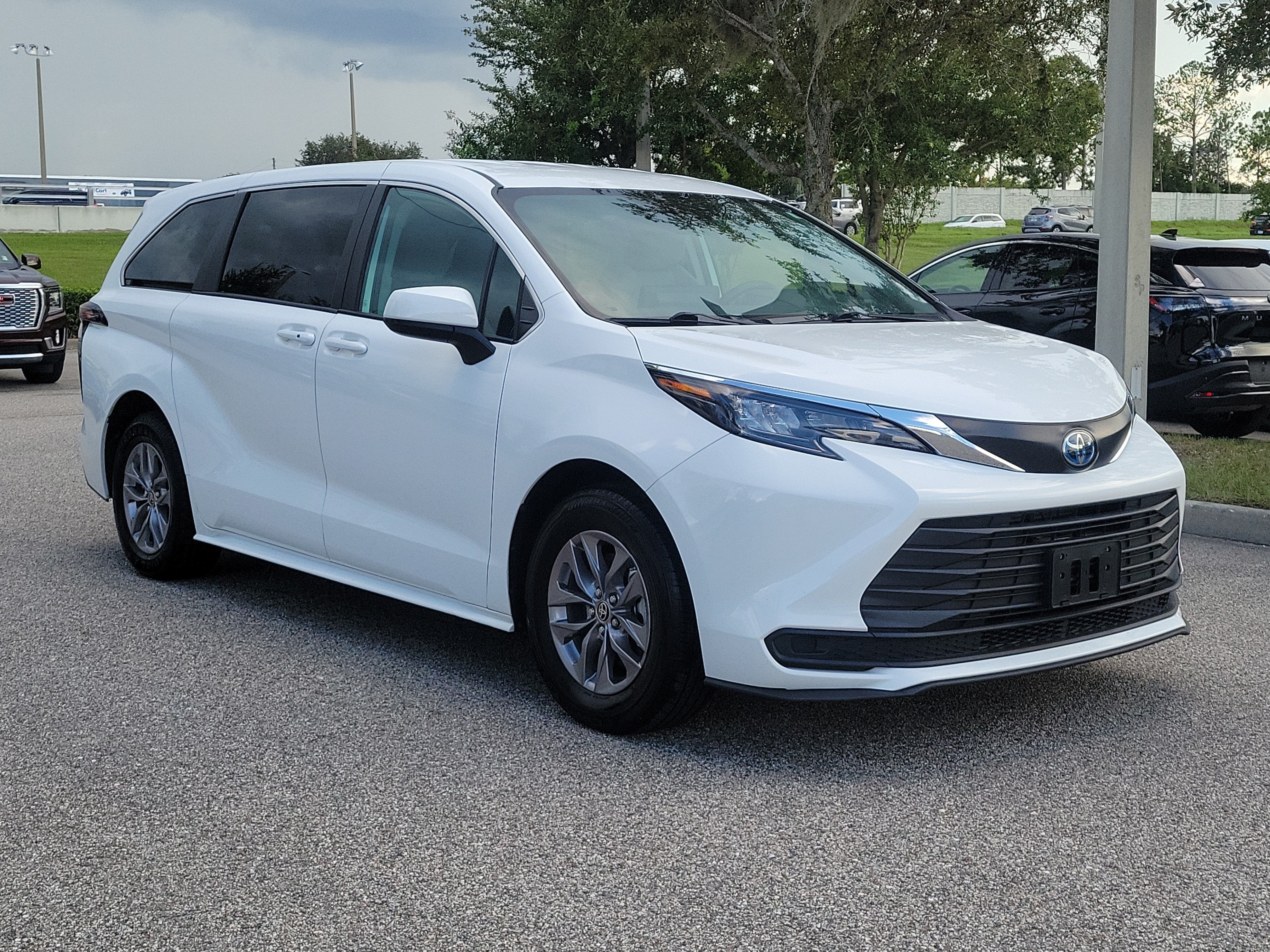 2024 Toyota Sienna LE