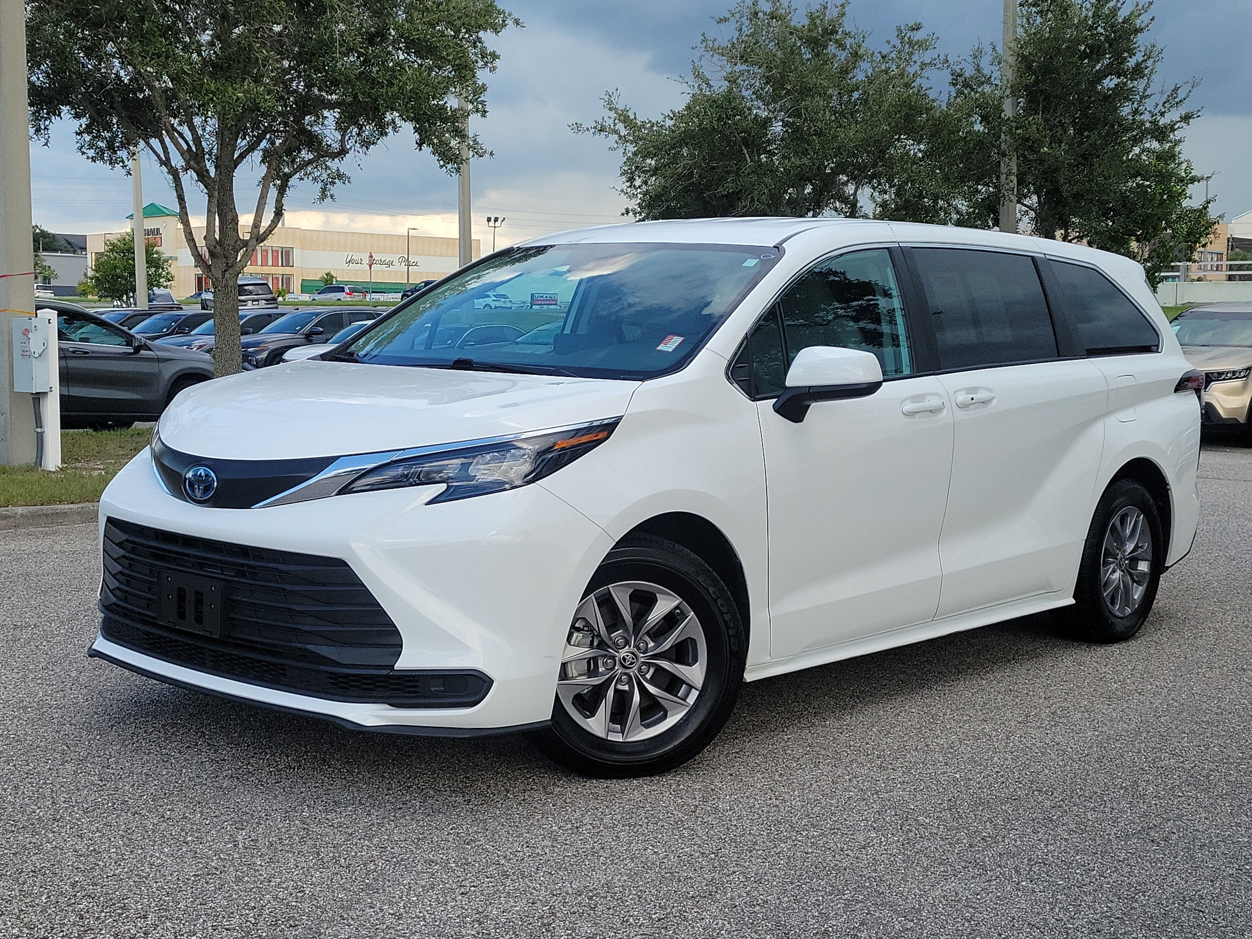 2024 Toyota Sienna LE