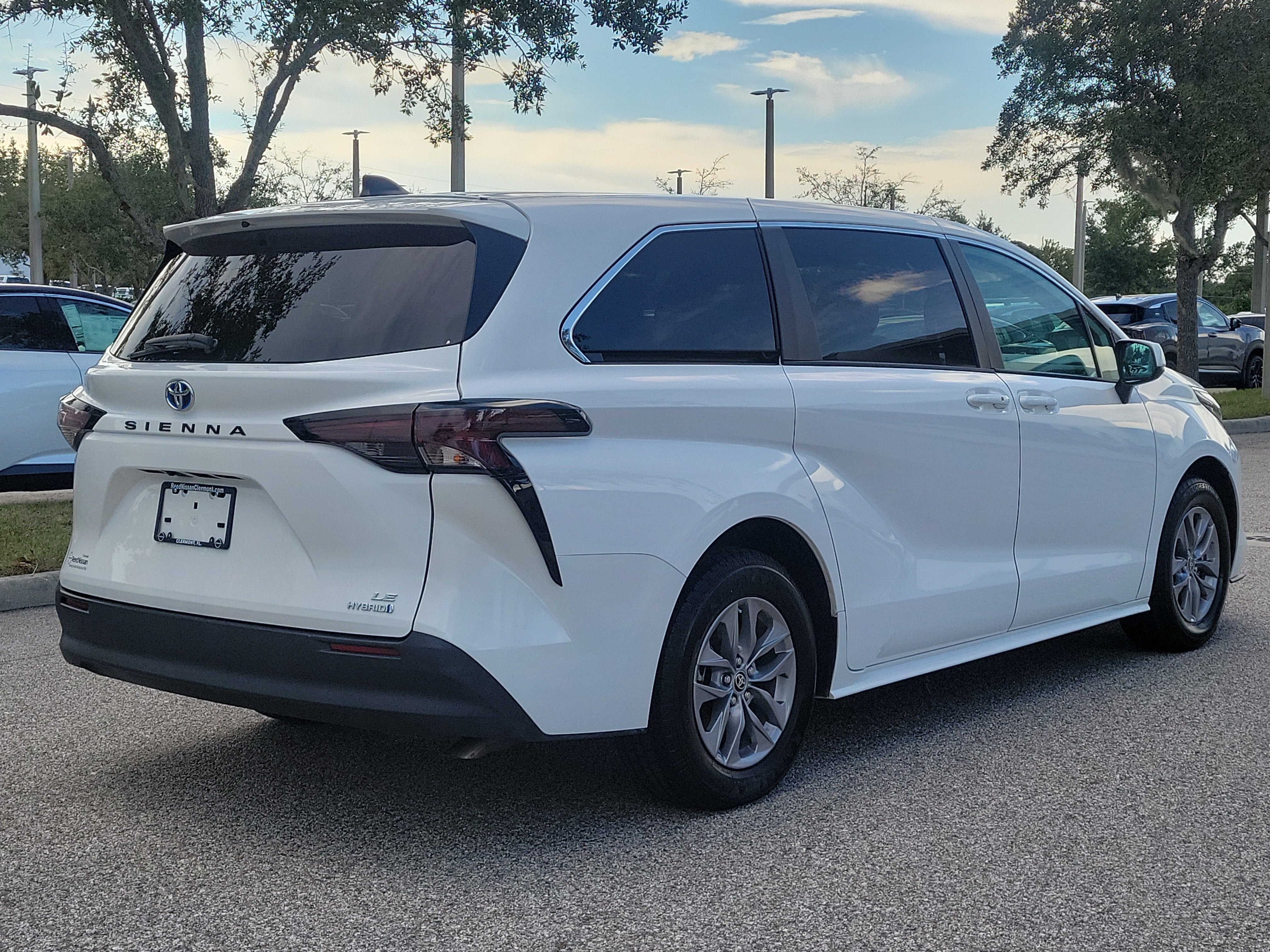 2024 Toyota Sienna LE