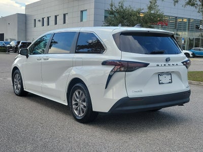 2024 Toyota Sienna LE