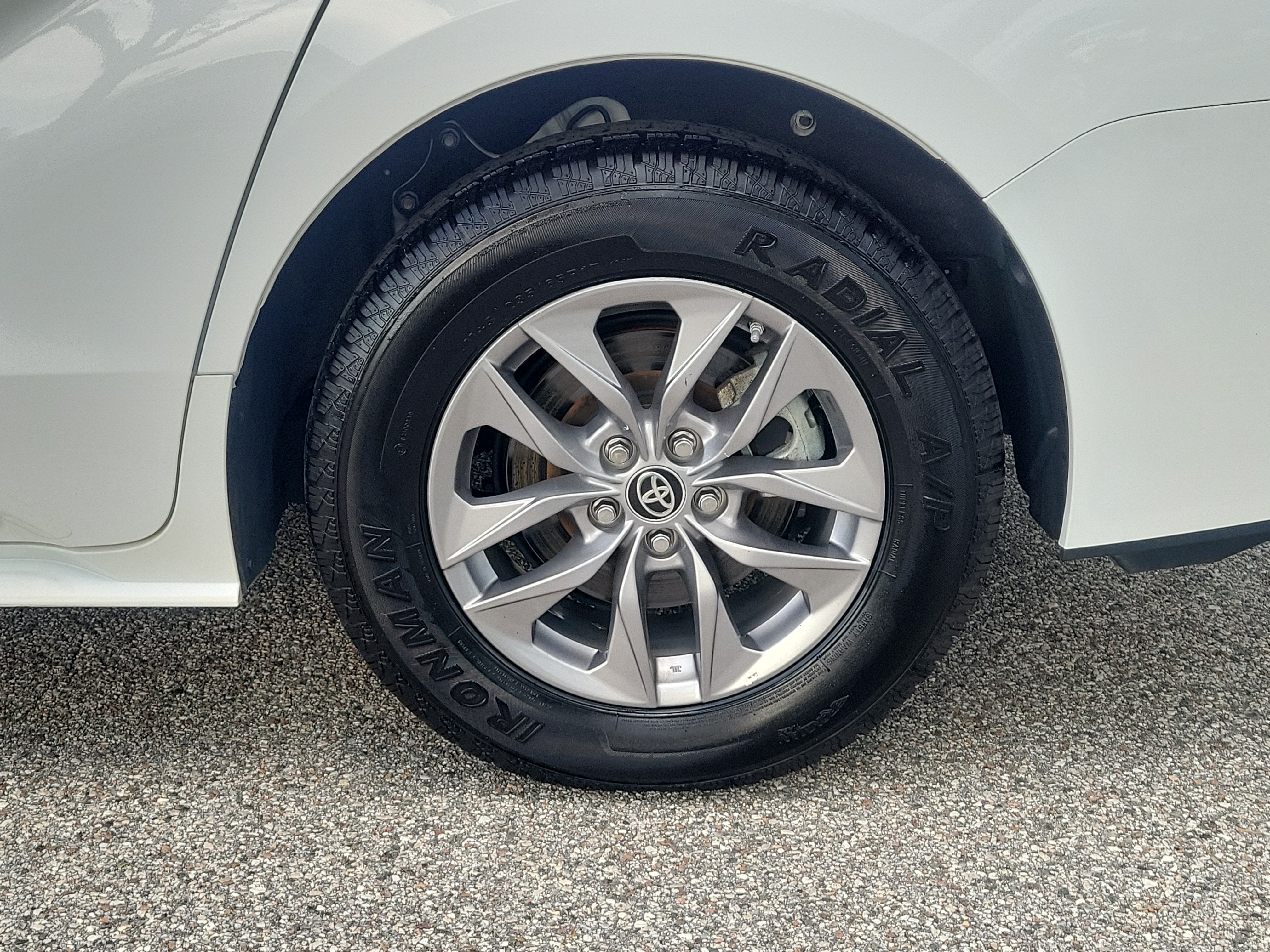 2024 Toyota Sienna LE