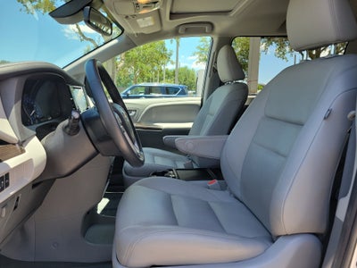 2020 Toyota Sienna XLE