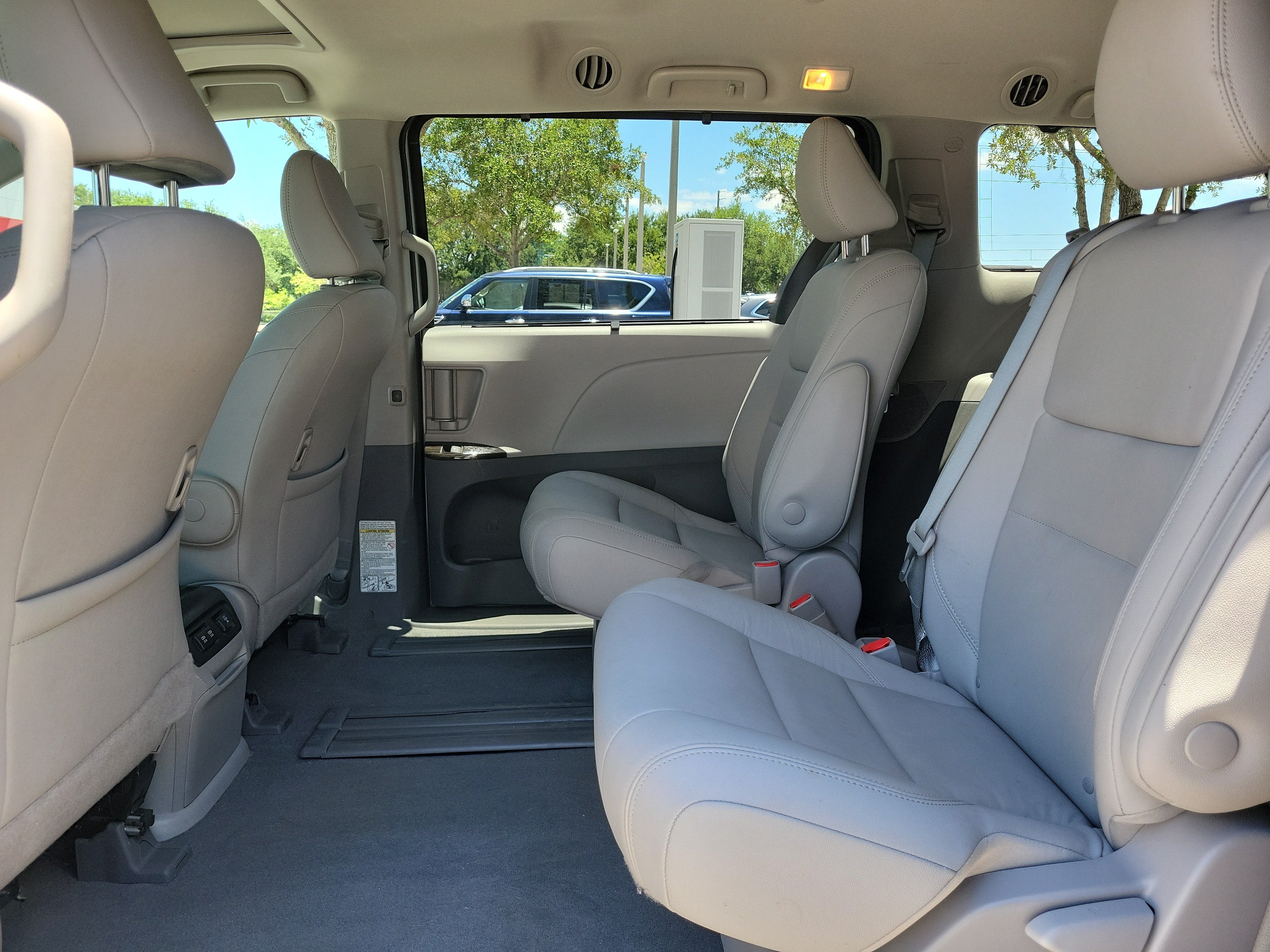 2020 Toyota Sienna XLE