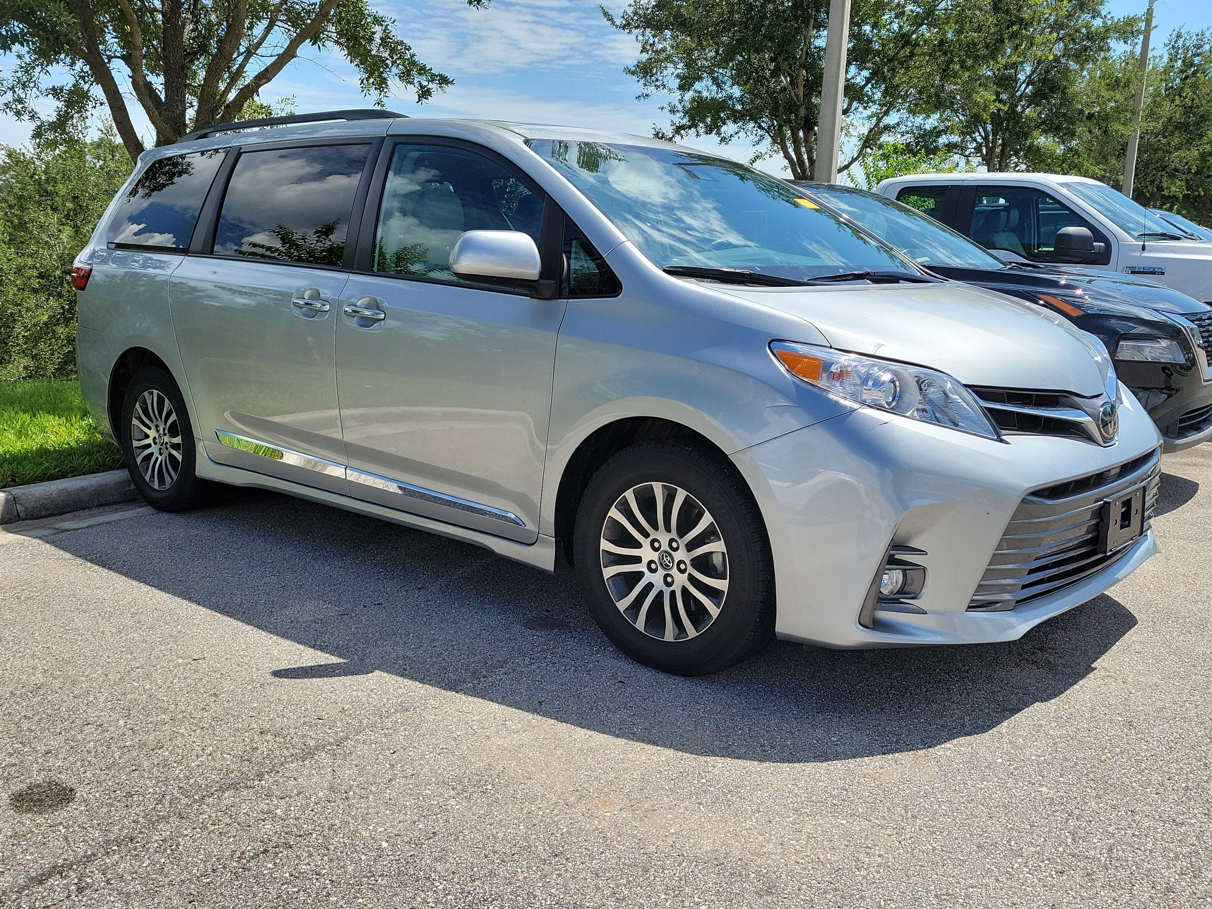 2020 Toyota Sienna XLE