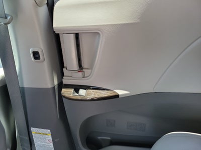 2020 Toyota Sienna XLE