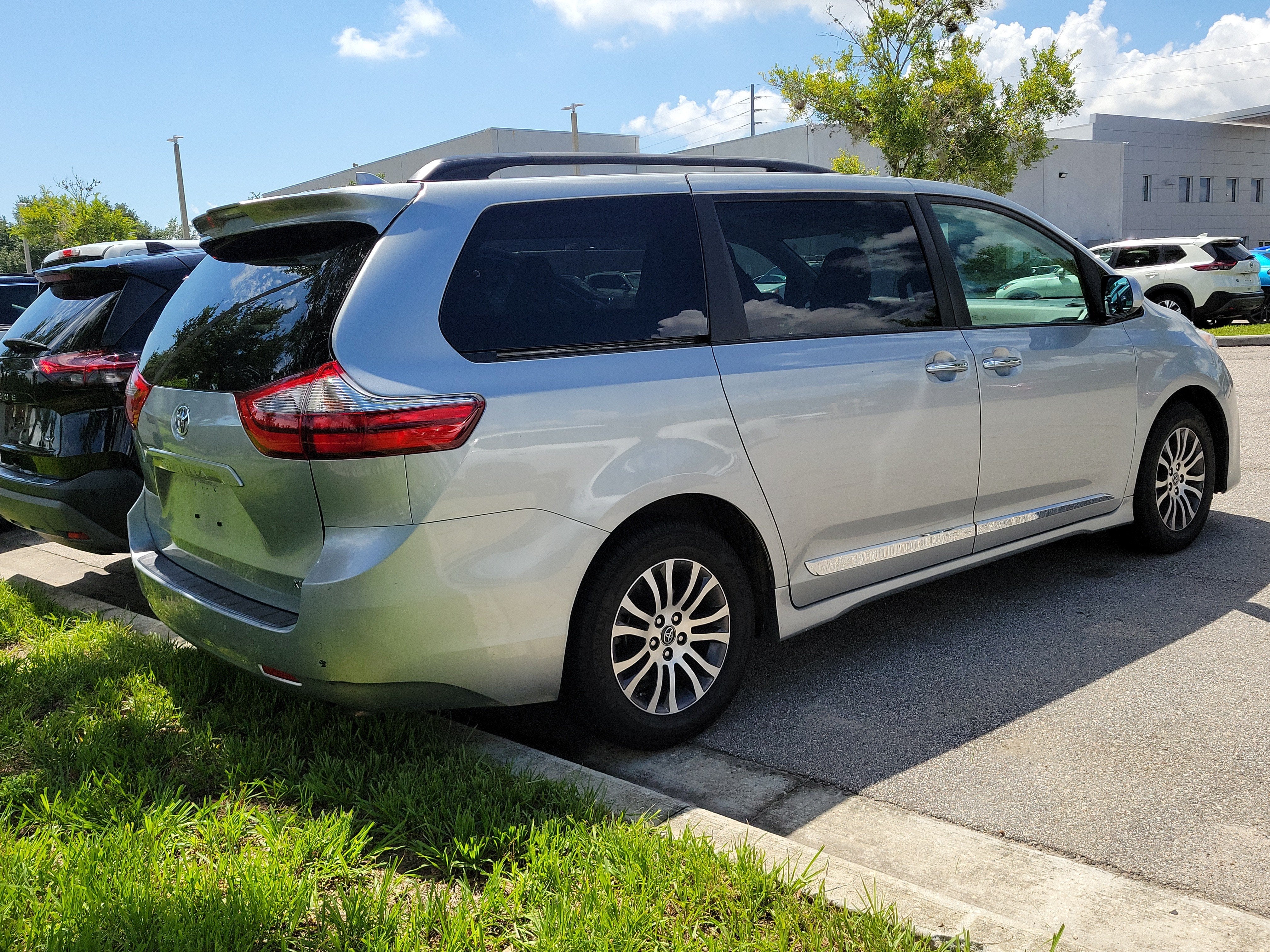 2020 Toyota Sienna XLE