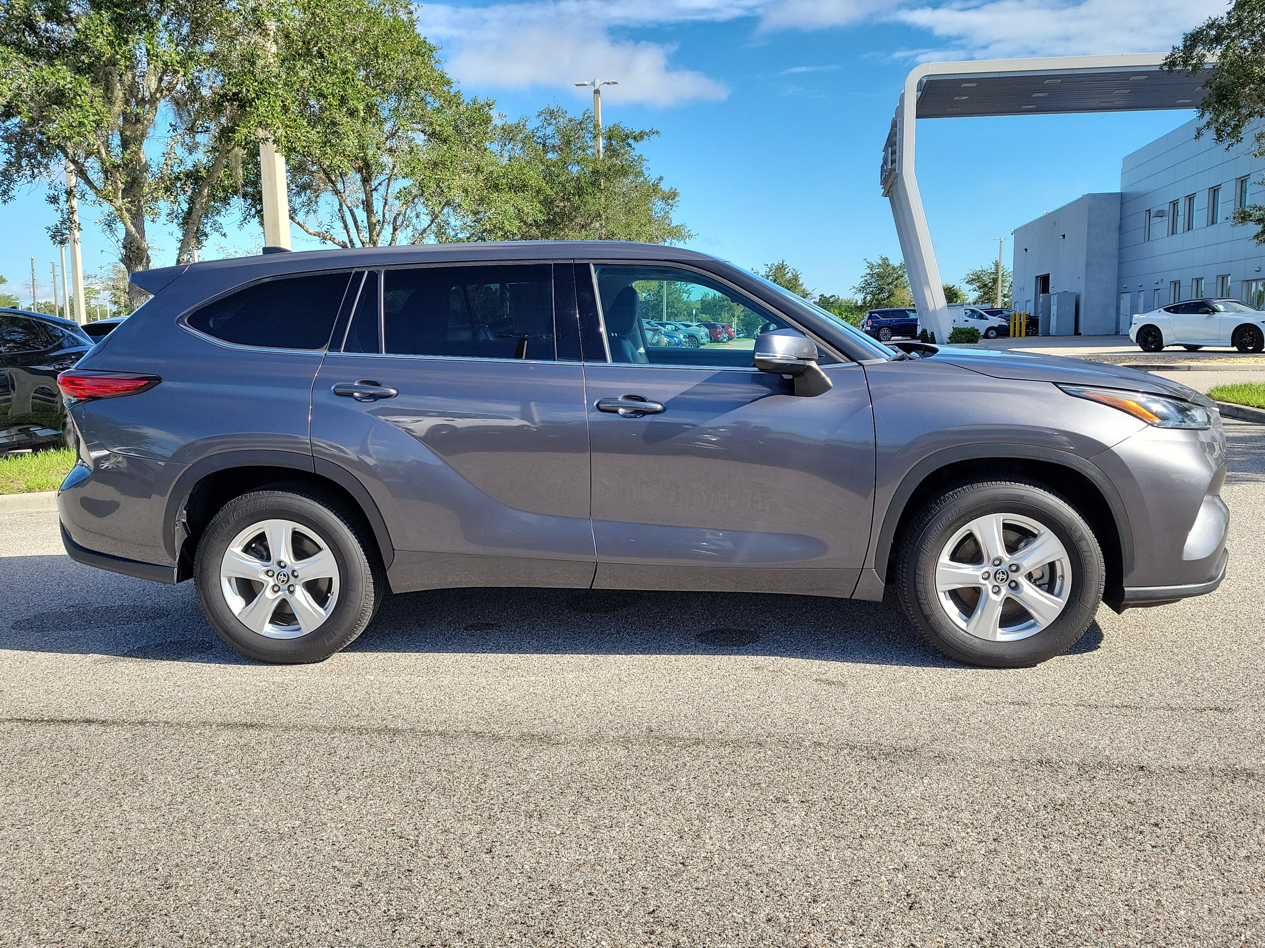 2022 Toyota Highlander LE