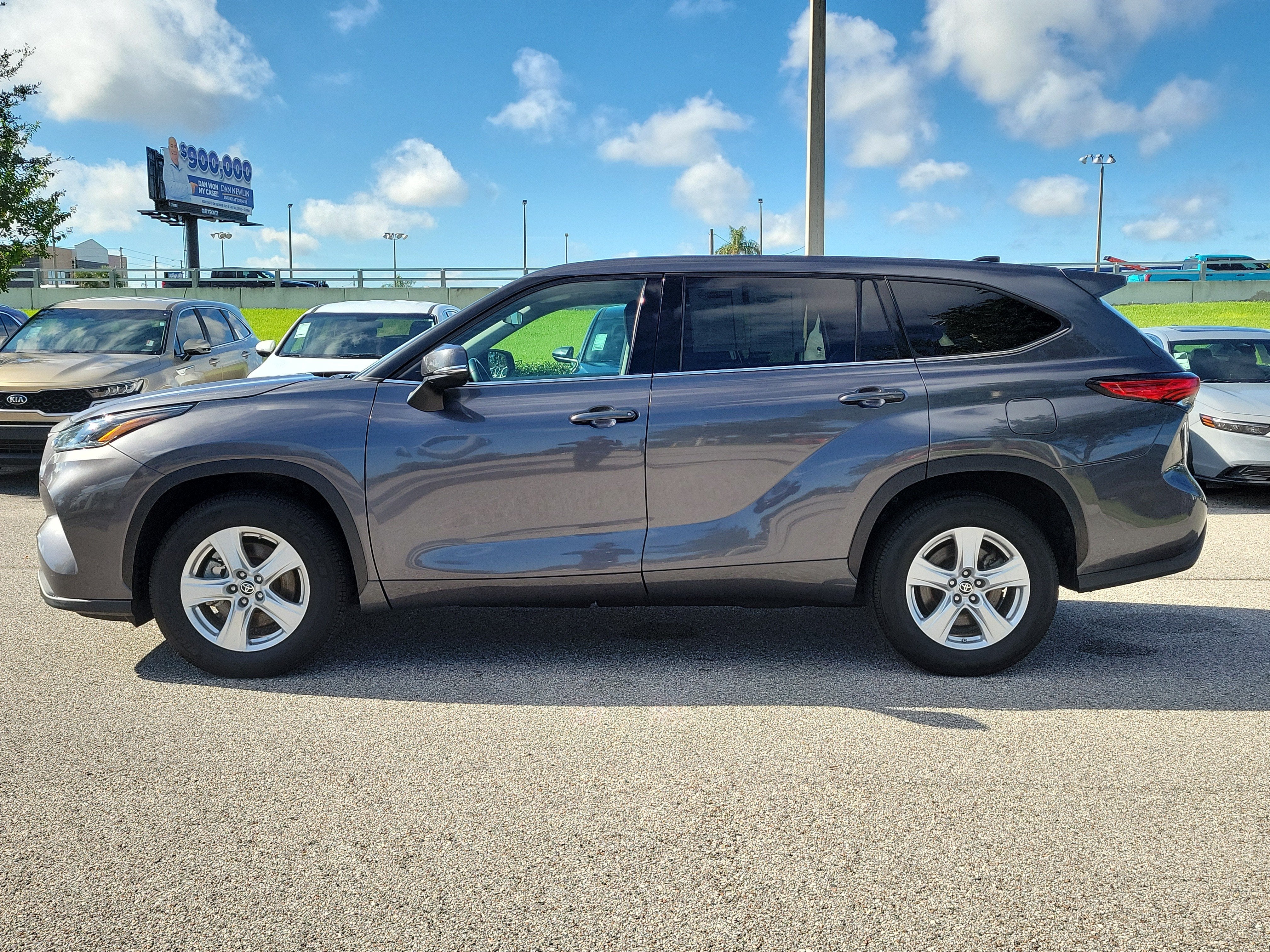 2022 Toyota Highlander LE