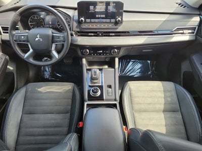 2023 Mitsubishi Outlander SE