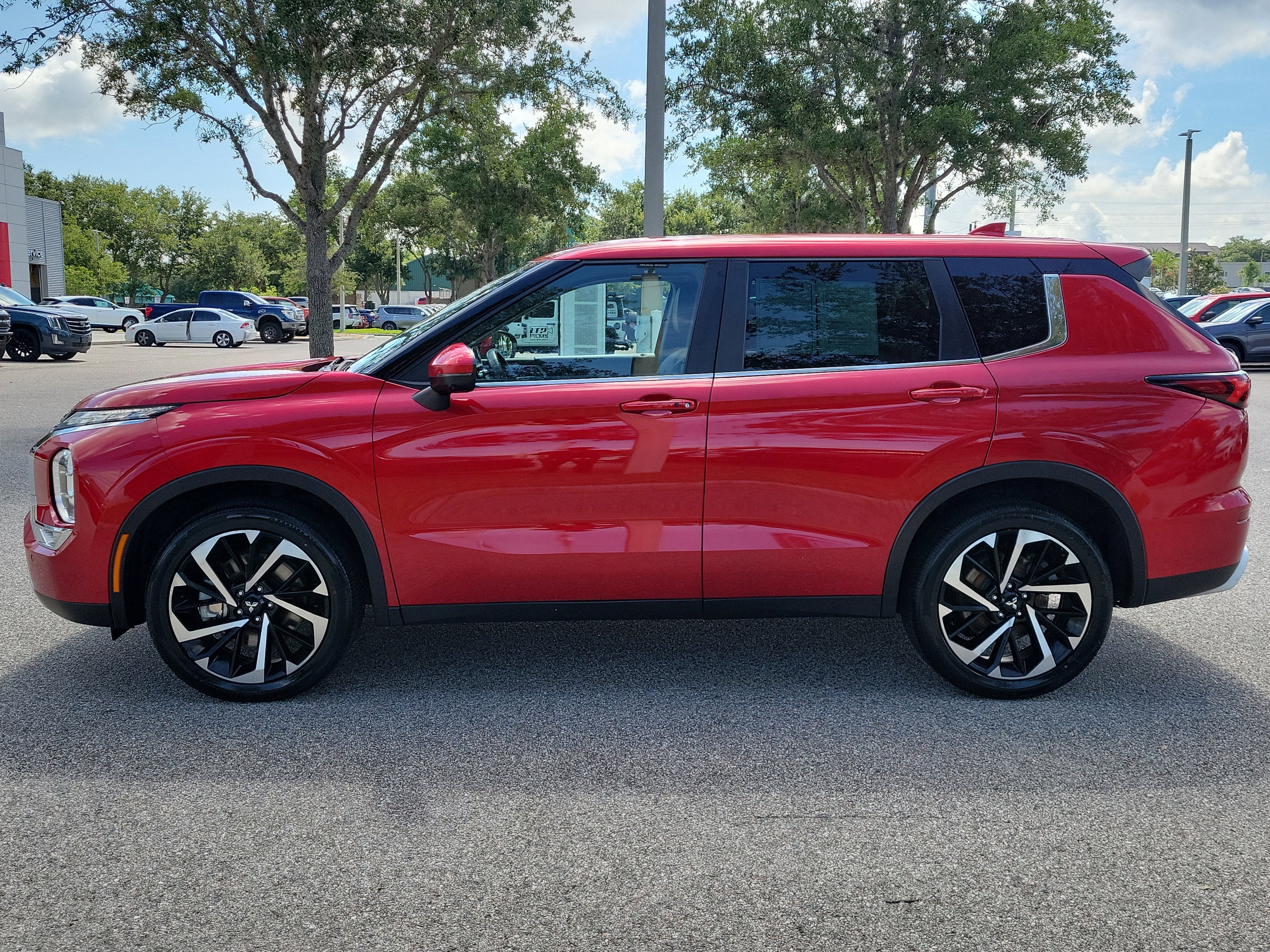 2023 Mitsubishi Outlander SE