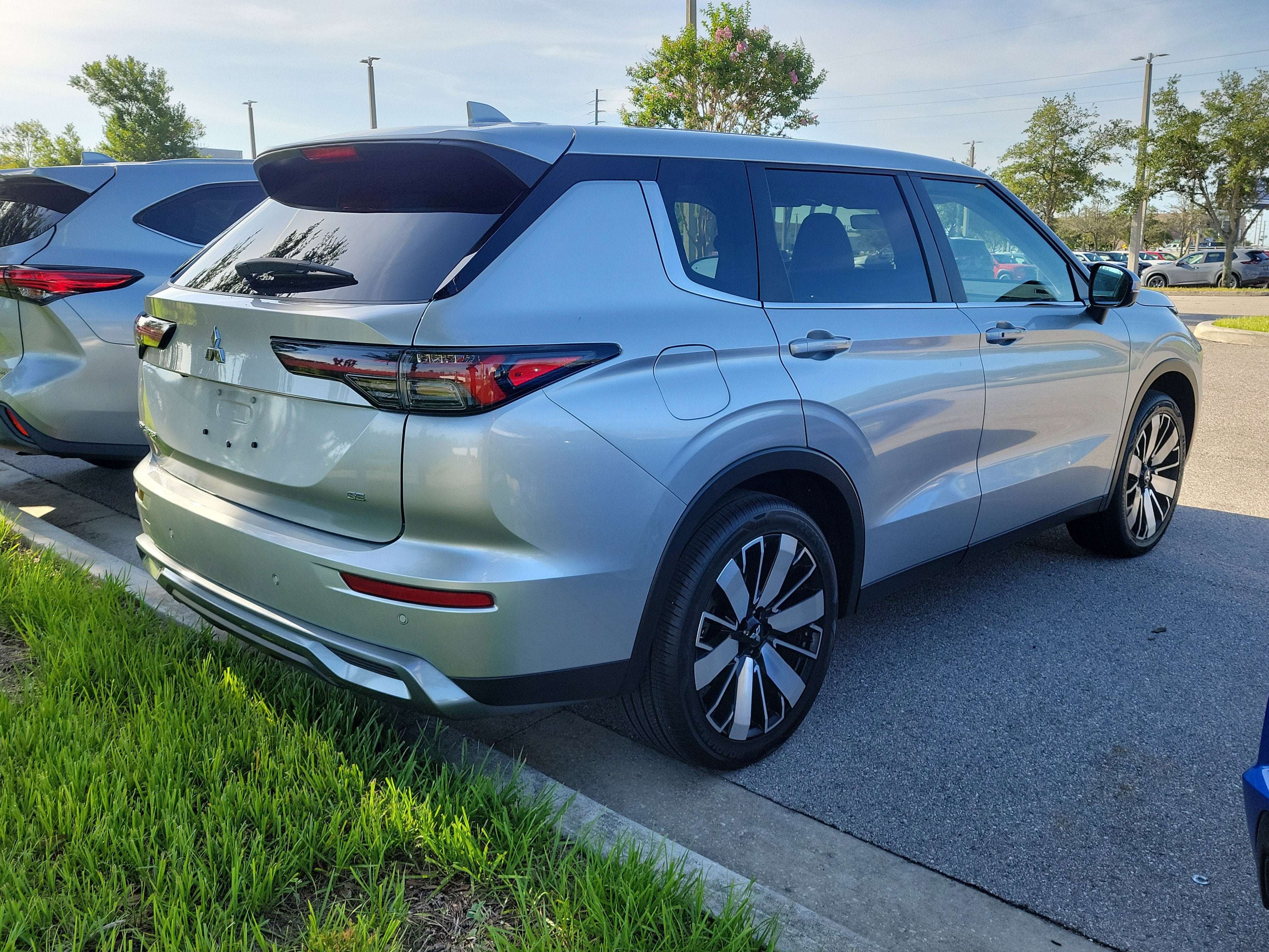 2025 Mitsubishi Outlander SE