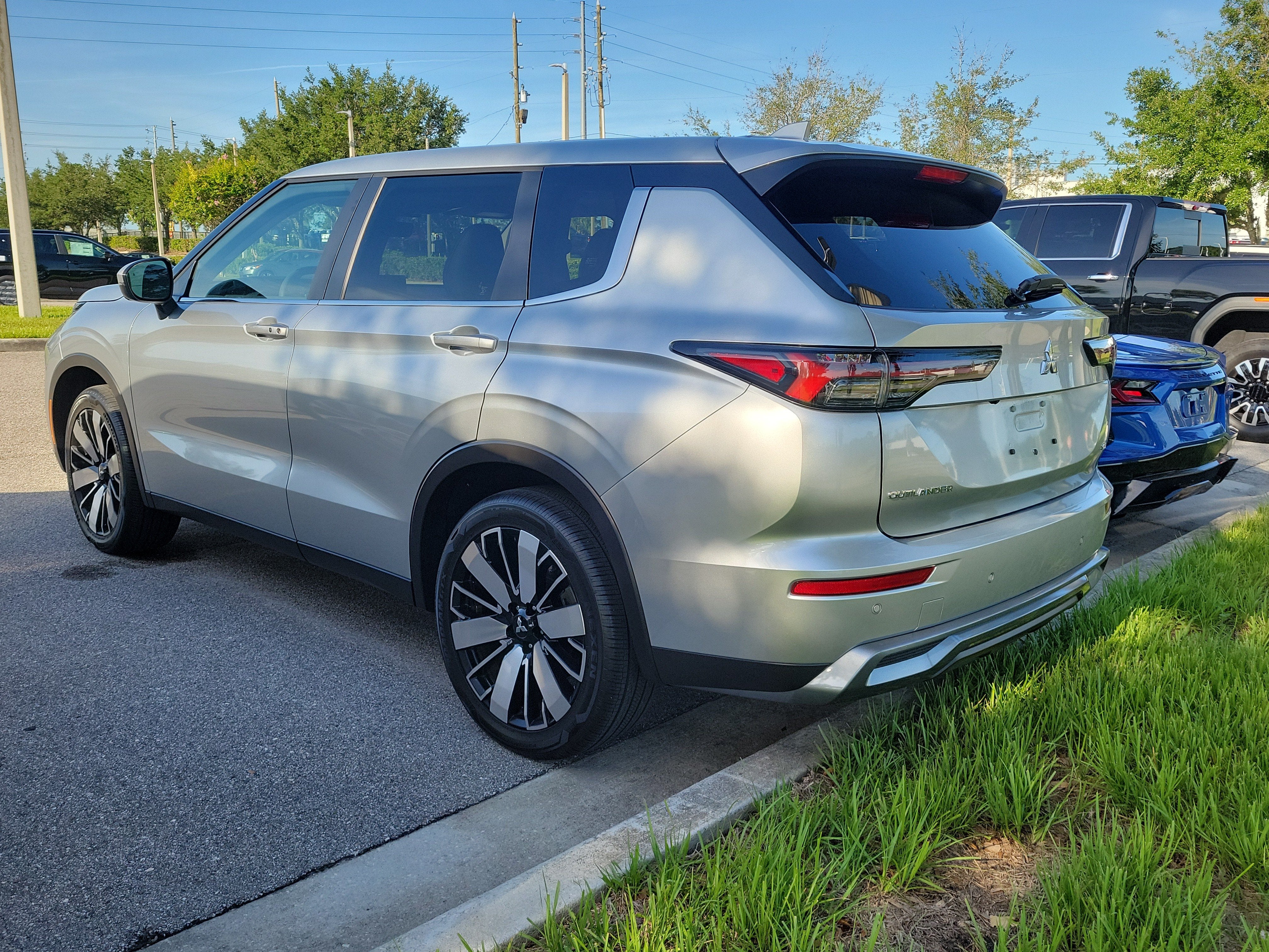 2025 Mitsubishi Outlander SE