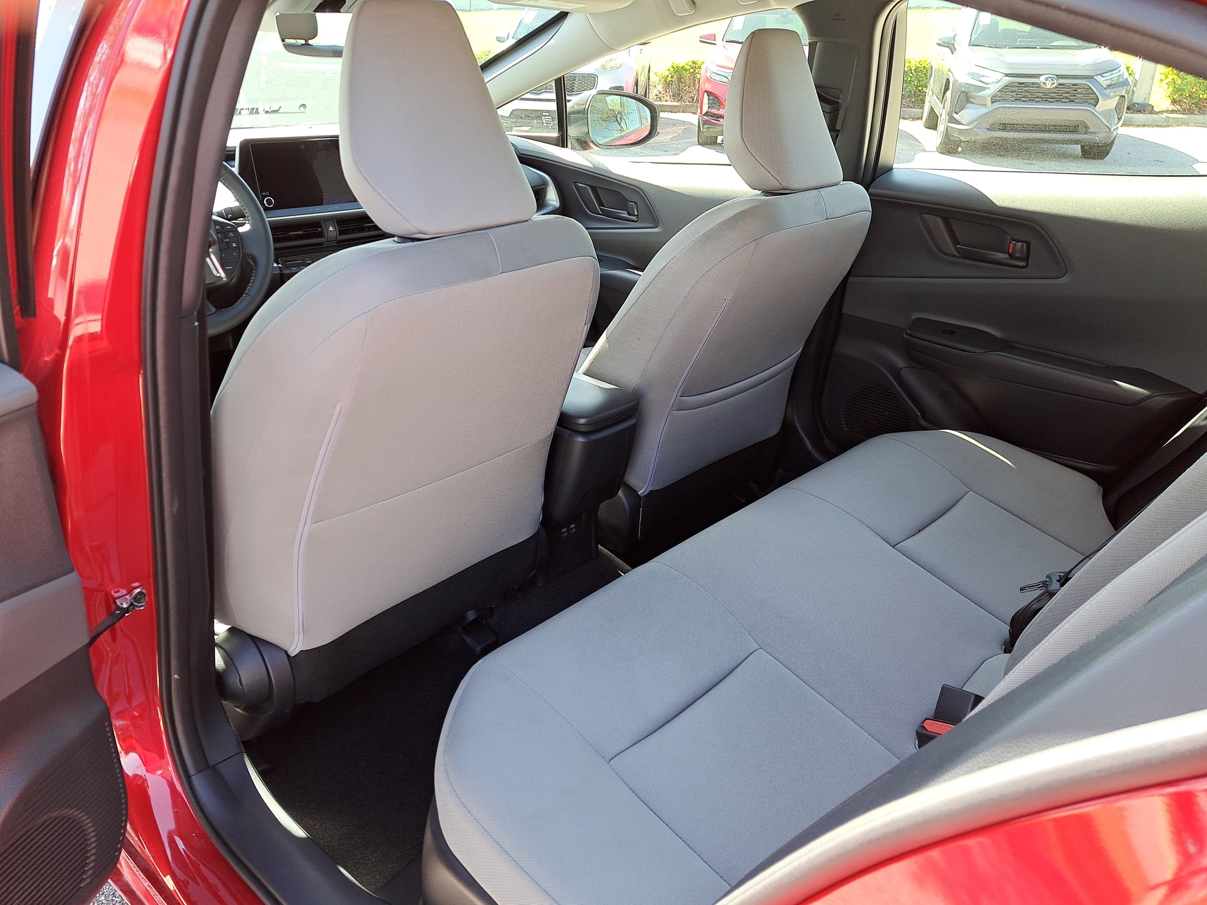 2025 Toyota Prius LE